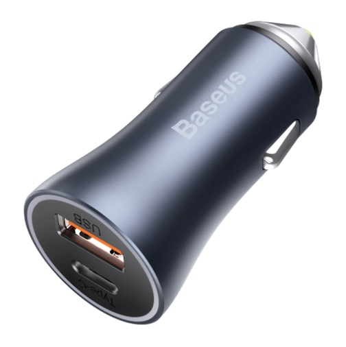 Siyah bir arka plan üzerinde USB ve Type-C bağlantı noktalarına sahip metalik mavi bir araç şarj cihazı.