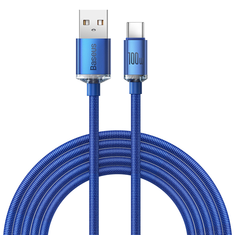 Baseus logolu mavi USB-C kablosu. Uçlarında USB ve USB-C konnektörleri var.