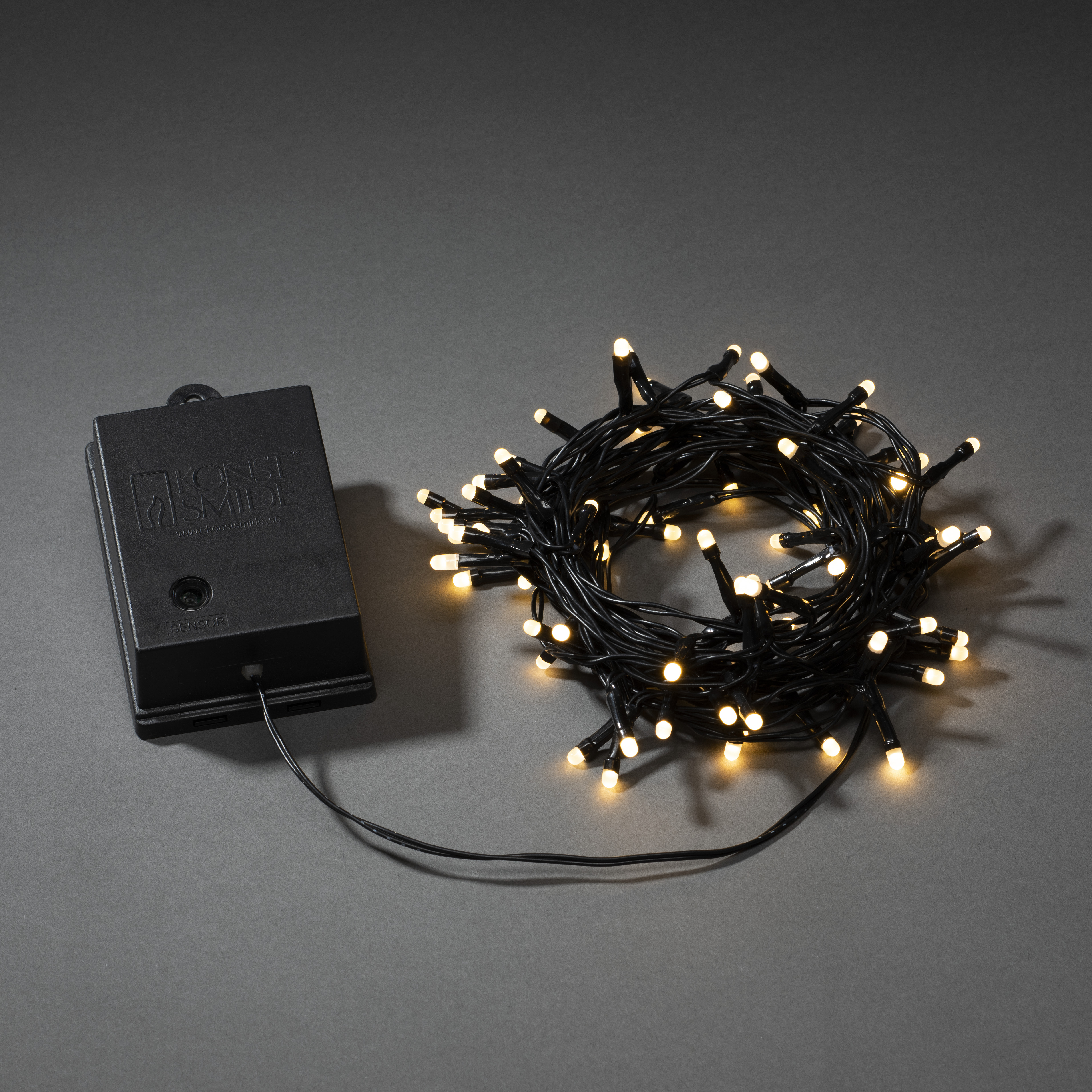 Konstsmide LED Lichterkette – 80 Bernsteinfarbene LEDs, Batteriebetrieben, Mit Timer & Lichtsensor, IP44 Für Außen