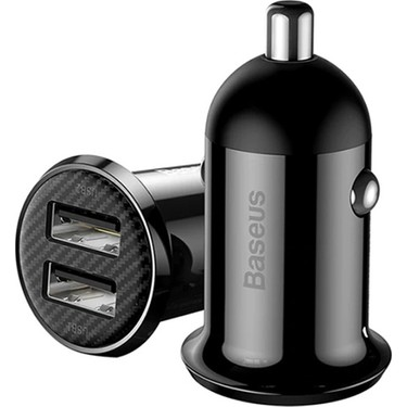 USB bağlantı noktalarına sahip iki siyah araç şarj cihazı. Biri karbon fiber tasarıma sahip.