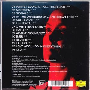 CD-Hülle mit Text. Roter Hintergrund mit Frauengesicht. Titelliste und Credits sind ebenfalls sichtbar.
