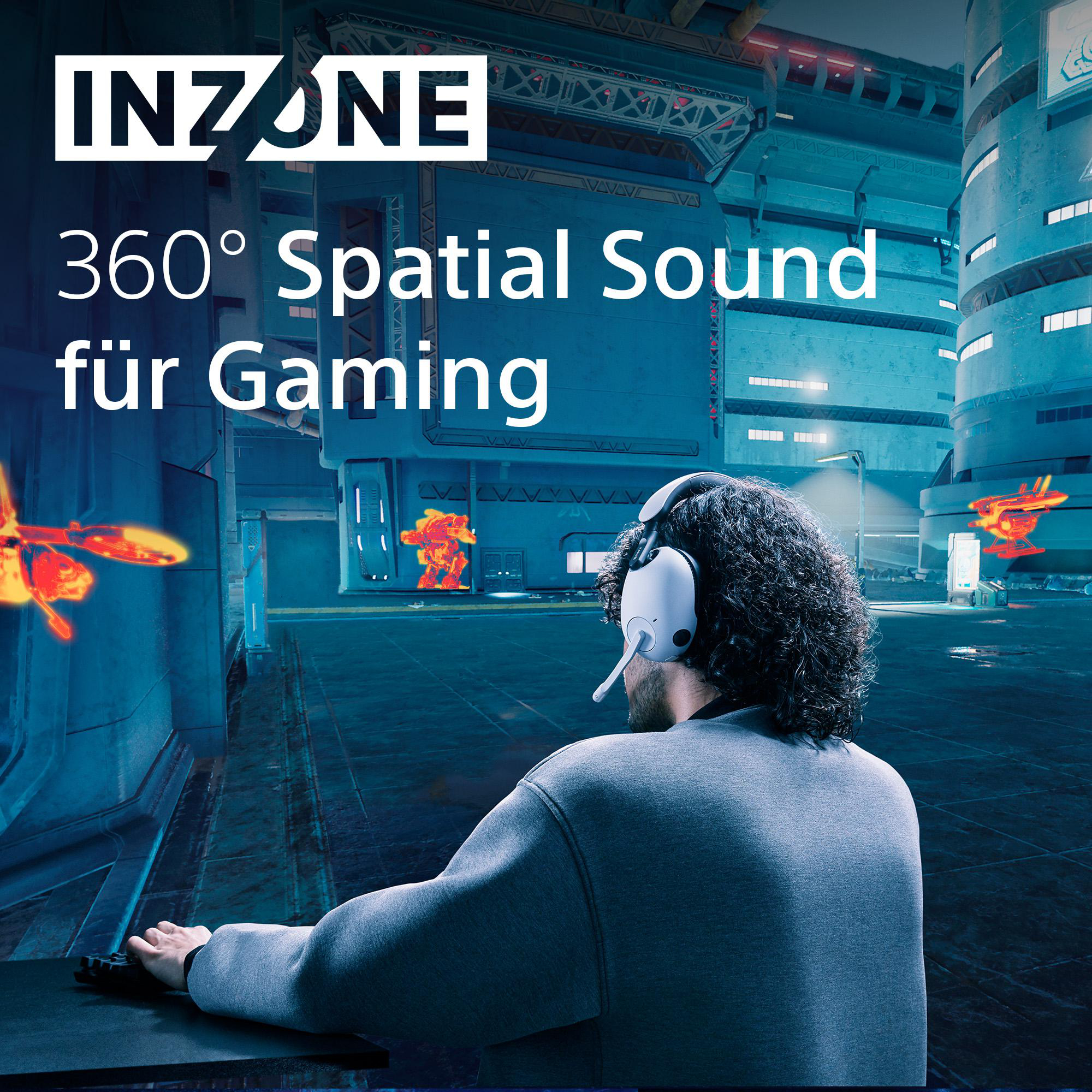 Person mit Kopfhörern spielt ein Spiel. Im Hintergrund eine futuristische Spielszene.