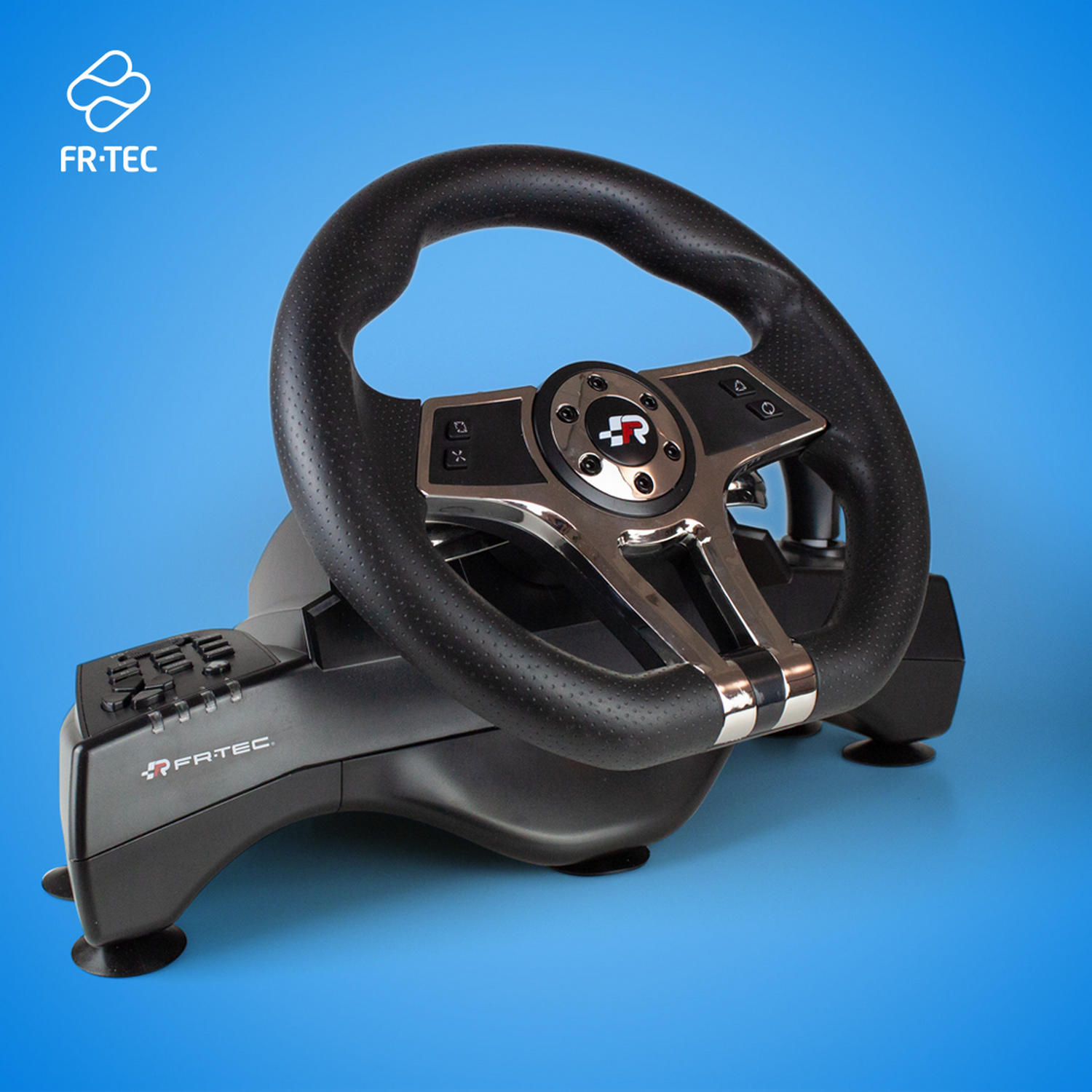 Un volante negro y plateado para un simulador de carreras, fondo azul.