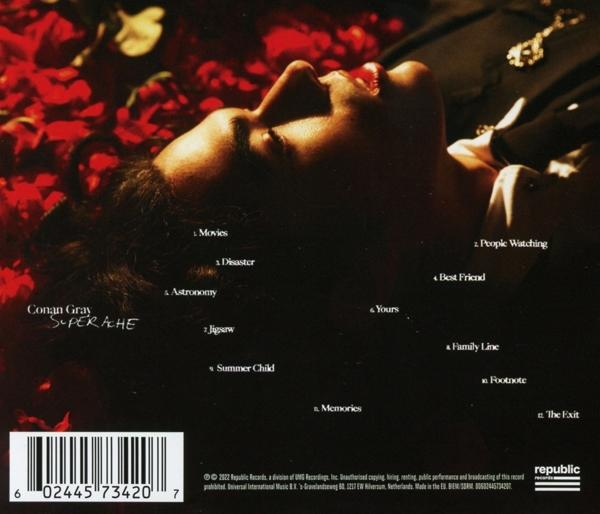 Albumcover mit Gesicht auf Rosen. Text enthält Conan Gray und das Album Superache.