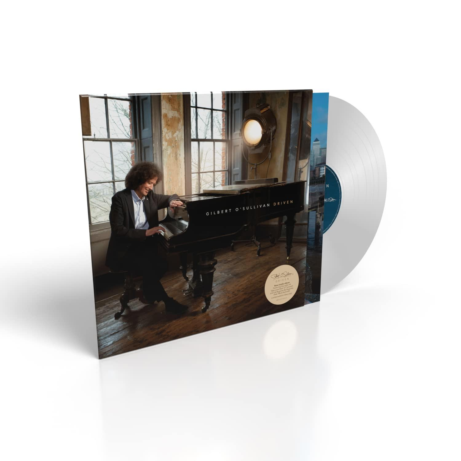 Vinyl-Schallplattenalbum. Mann spielt Klavier auf dem Cover. Eine silberne Schallplatte rechts.