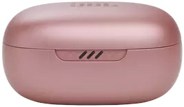 Een roze JBL oplaadcase. De bovenkant heeft het JBL-logo, de onderkant heeft een poort.