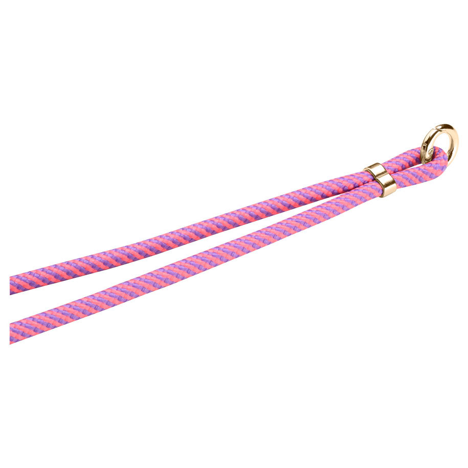 Correa de teléfono rosa y morada con un anillo de metal dorado.