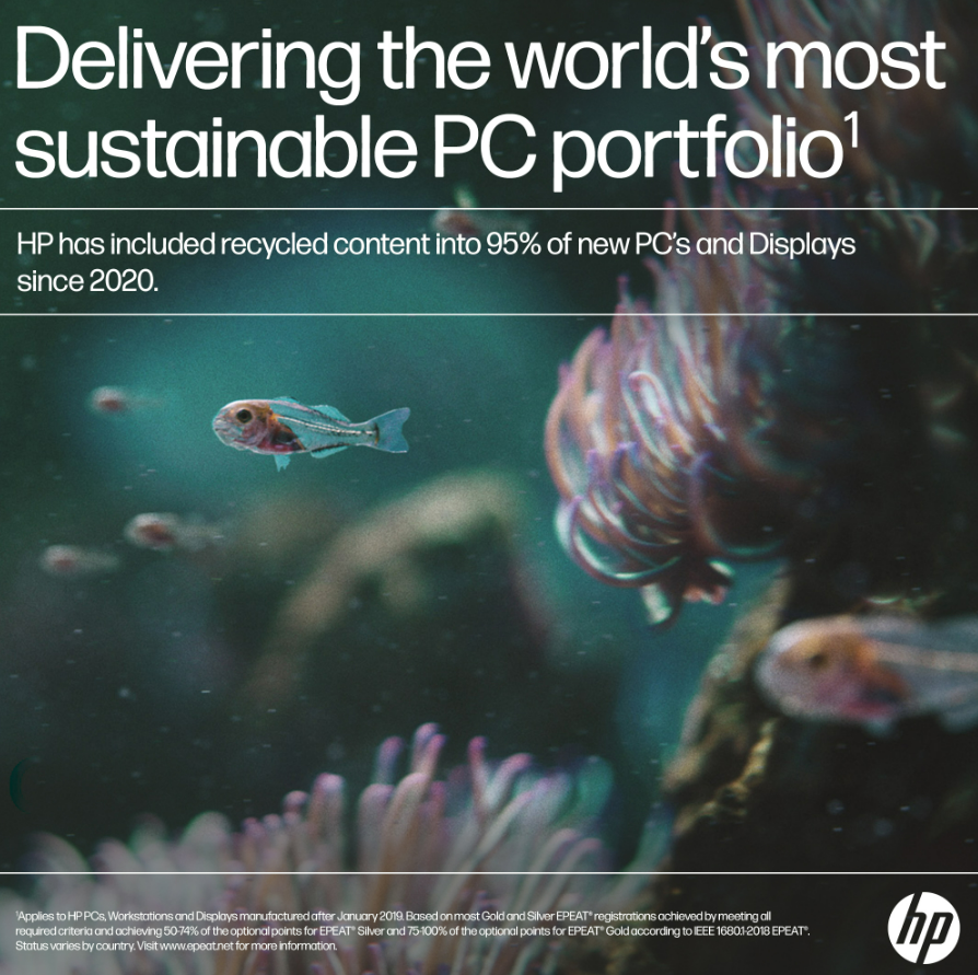 Anuncio HP con texto sobre contenido reciclado y escena subacuática.