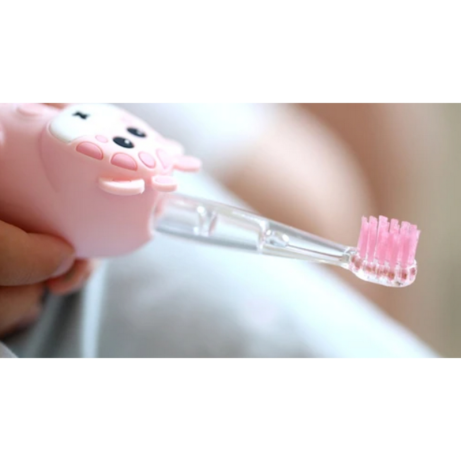 Cepillo de dientes de juguete rosa con cabeza de cerdo.