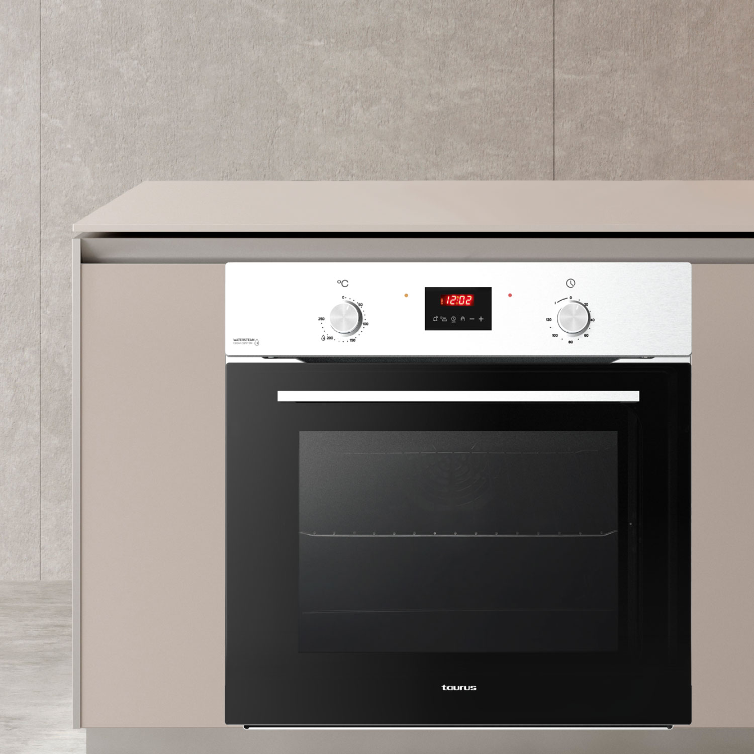 Un horno empotrado con puerta negra y panel de control con pantalla digital.