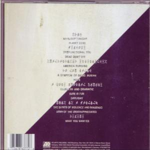 Rückseite einer CD mit Titelliste in diagonalem Muster auf lila Hintergrund.