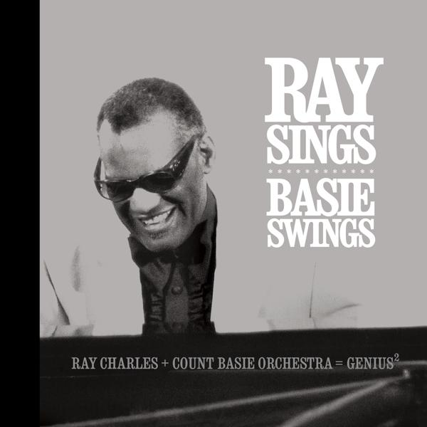 Ray Charles, souriant, avec des lunettes de soleil. Texte : « Ray Sings Basie Swings ». Fond gris.