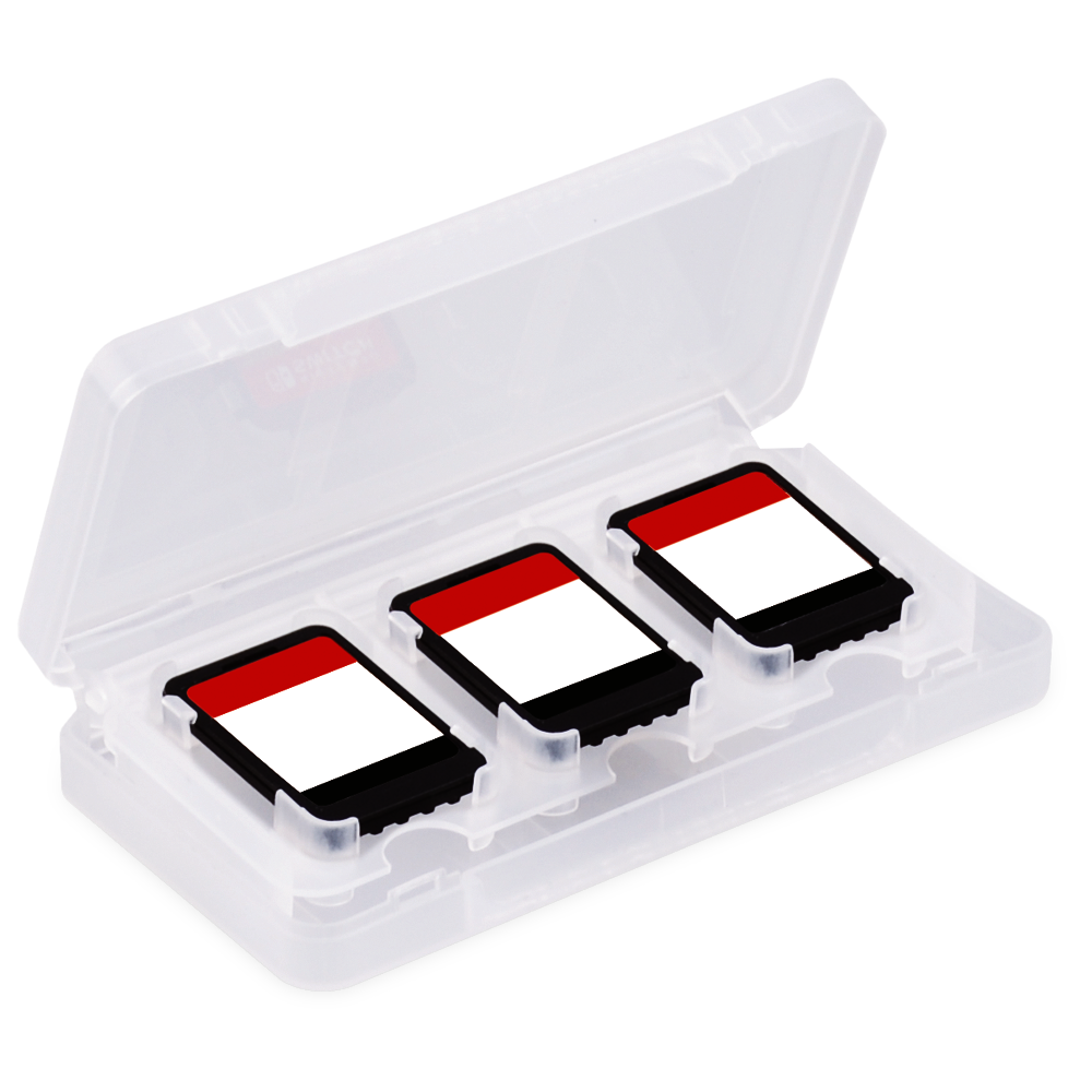Drie SD-kaarten in een doorzichtige plastic hoes, met een rood-wit ontwerp.