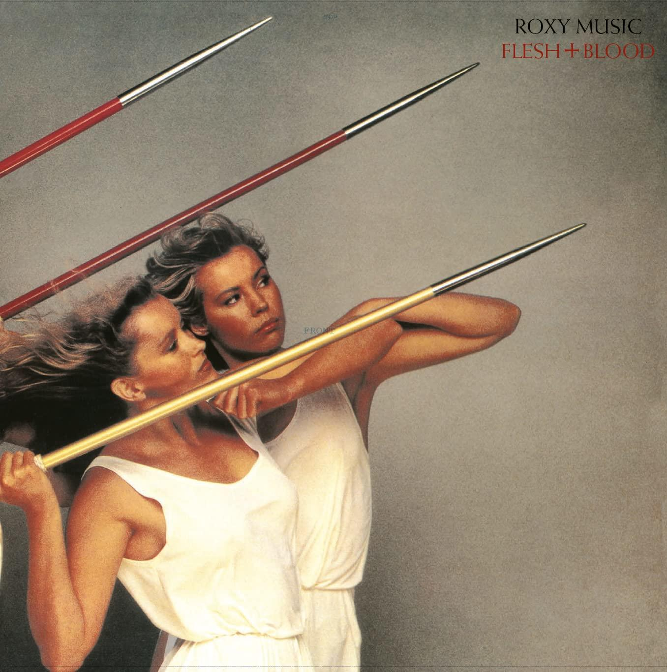 Két nő lándzsákkal, fehérekben, világosszürke háttérrel. A 'Roxy Music, Flesh + Blood' felirat látható.