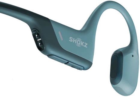 Gros plan sur un casque à conduction osseuse turquoise avec la marque 'SHOKZ' visible sur le côté.
