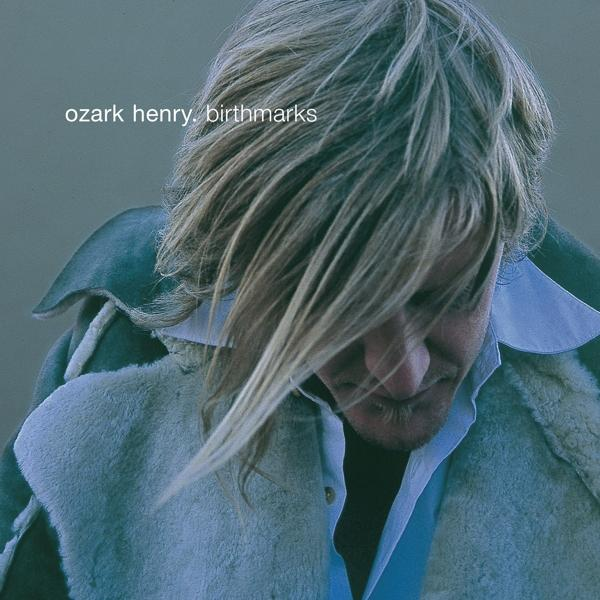 Pochette d'album : Homme aux cheveux longs, regardant vers le bas. Texte : ozark henry. birthmarks.
