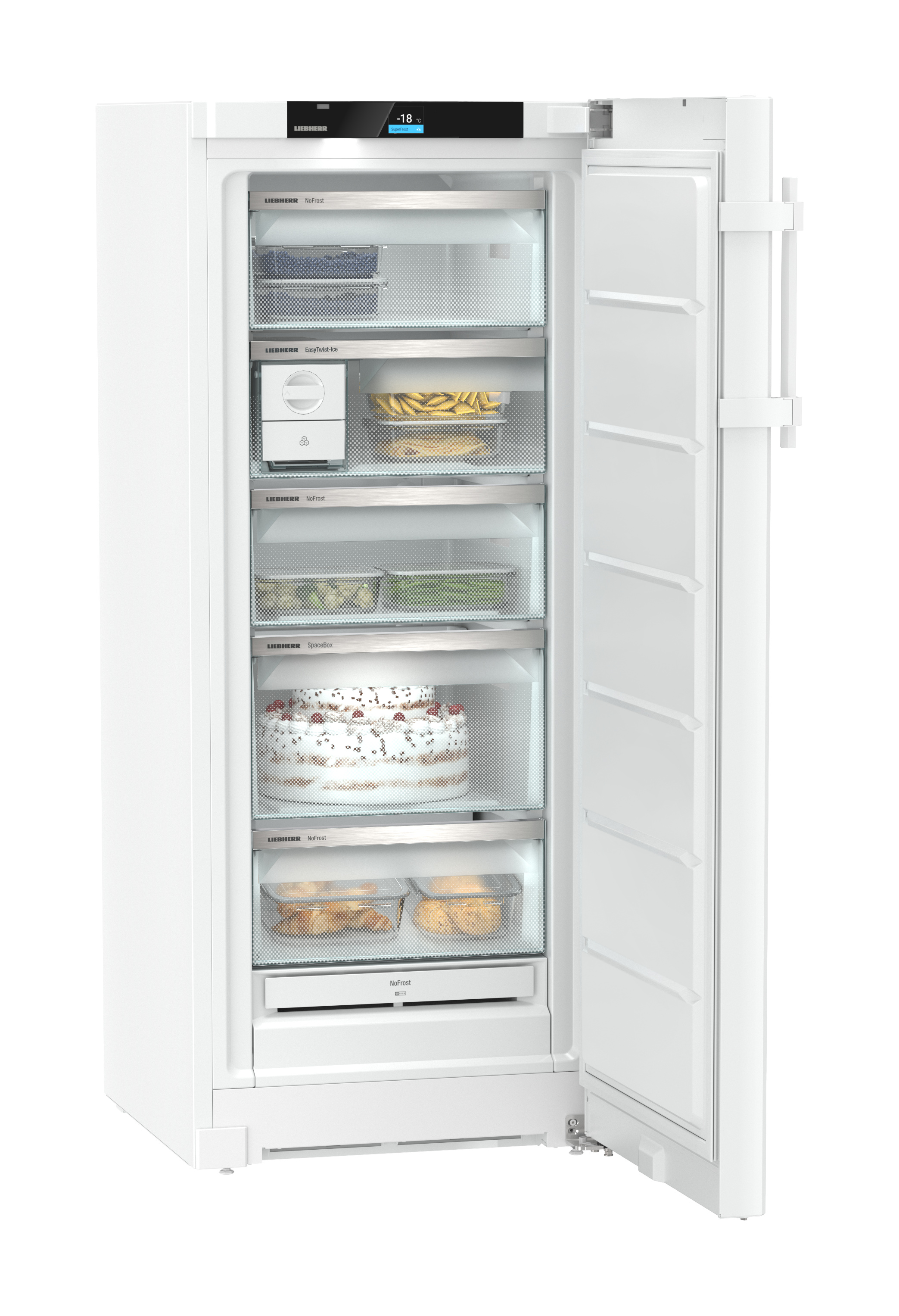 Ein weißer Kühlschrank mit offener Tür, der Regale mit Lebensmitteln zeigt.