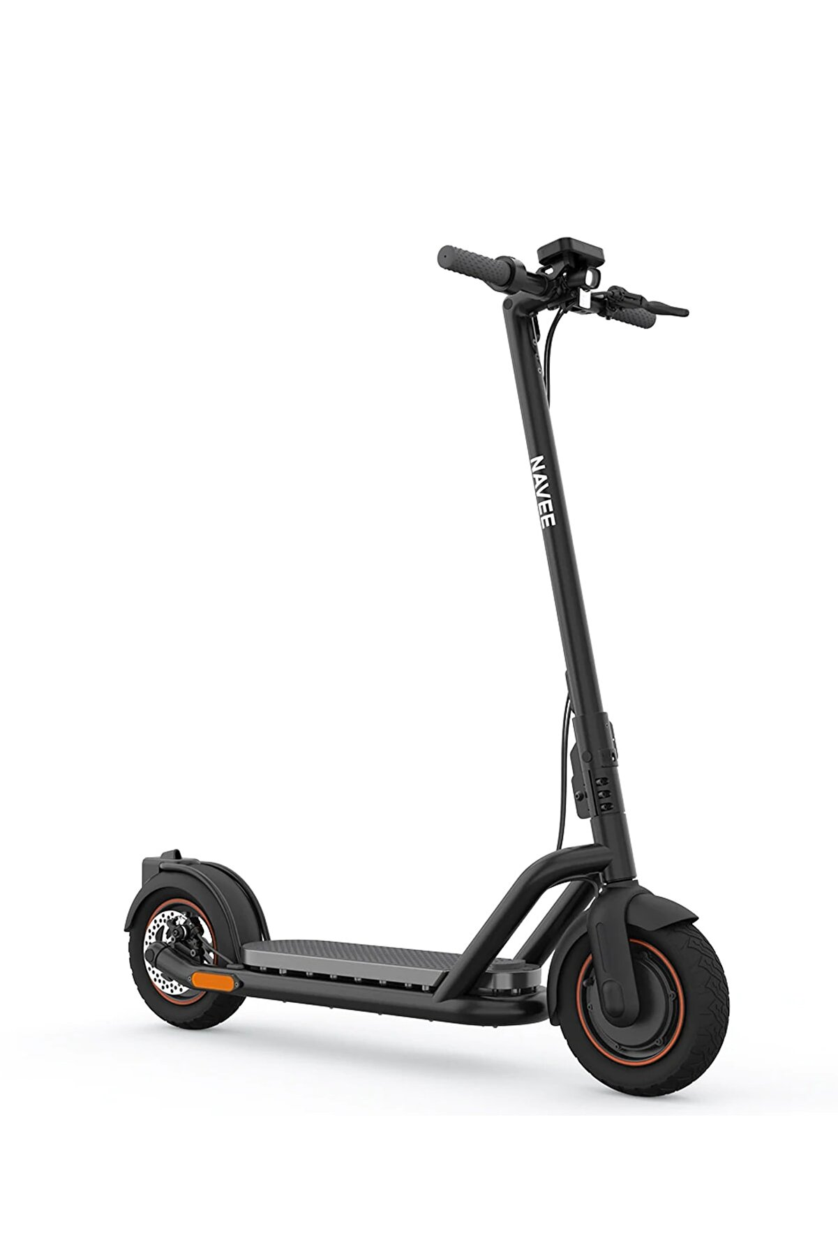 Siyah NAVEE elektrikli scooter. Beyaz zemin. Tekerleklerde turuncu vurgular.