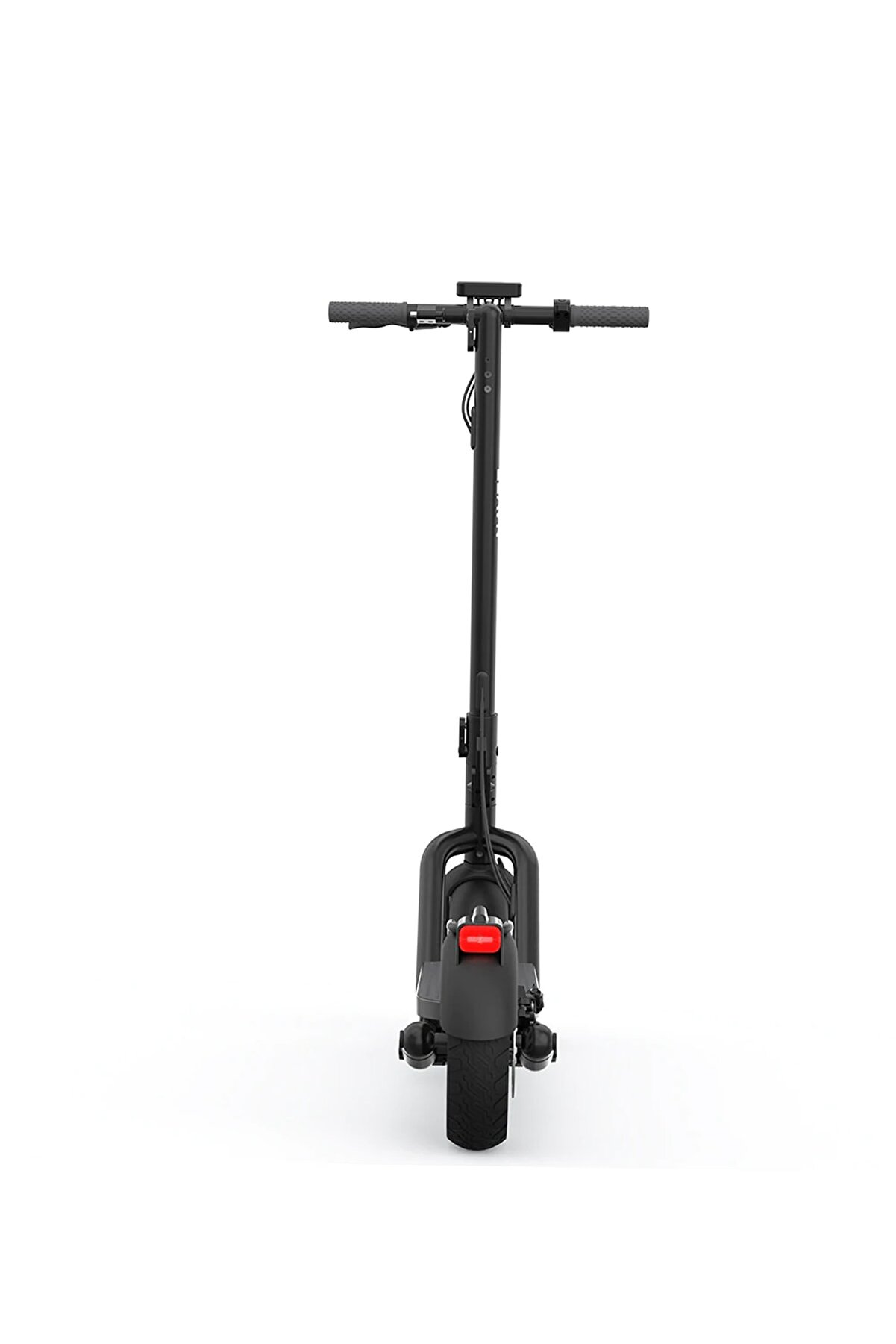 Beyaz bir zemin üzerinde siyah bir elektrikli scooter.
