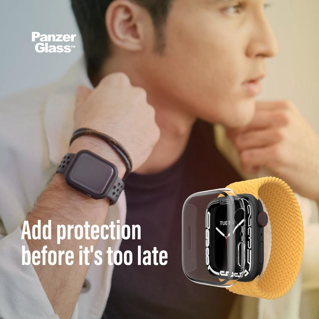 Un homme avec une Apple Watch avec une coque de protection et un bracelet tressé jaune.