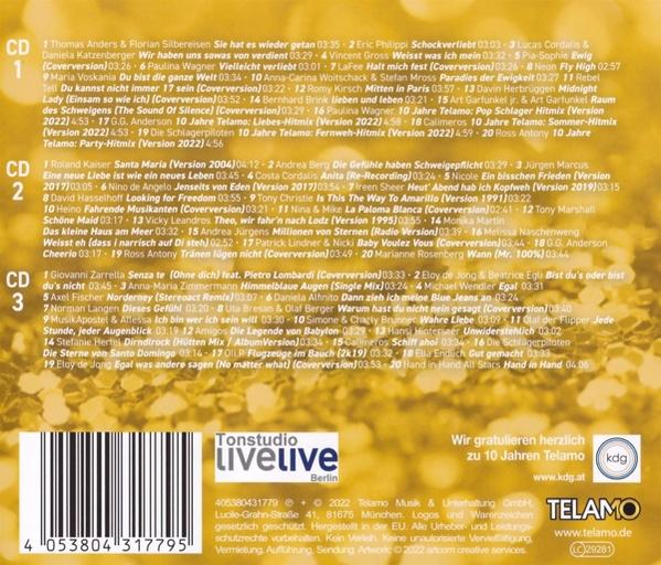Eine CD-Hülle mit der CD im Inneren. Das Cover ist sichtbar und zeigt eine Liste von Songs. Die Rückseite hat Text.