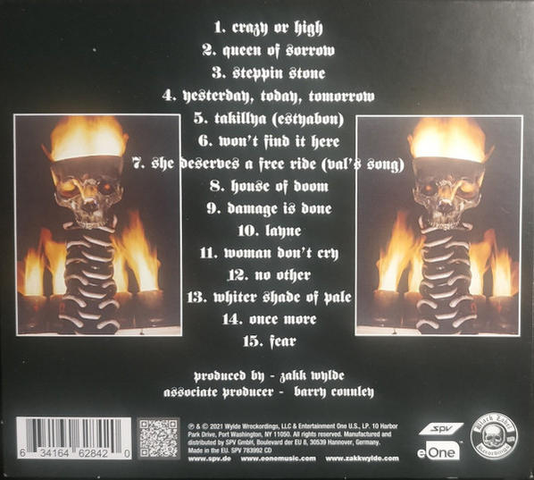 CD-tok hátulja fekete háttérrel és dalcímekkel.