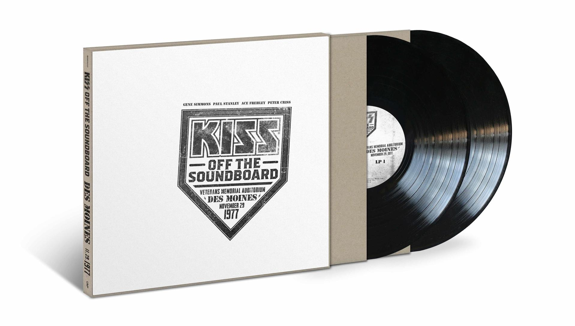 Kiss-Albumcover und Vinylplatten. Weiße Box mit Albumcover und zwei schwarzen Platten.