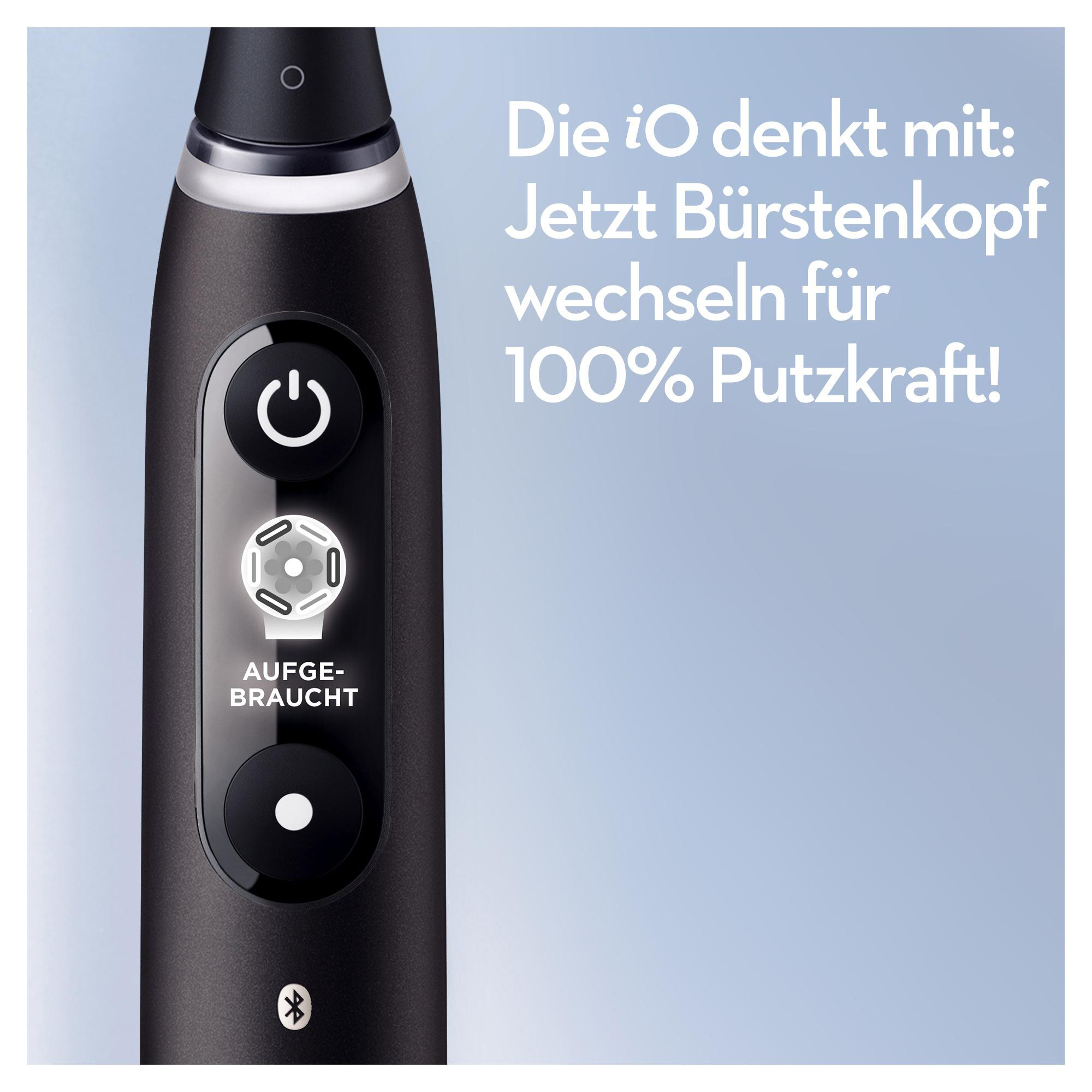 Nahaufnahme einer schwarzen elektrischen Zahnbürste mit Ein/Aus-Taste und Display.