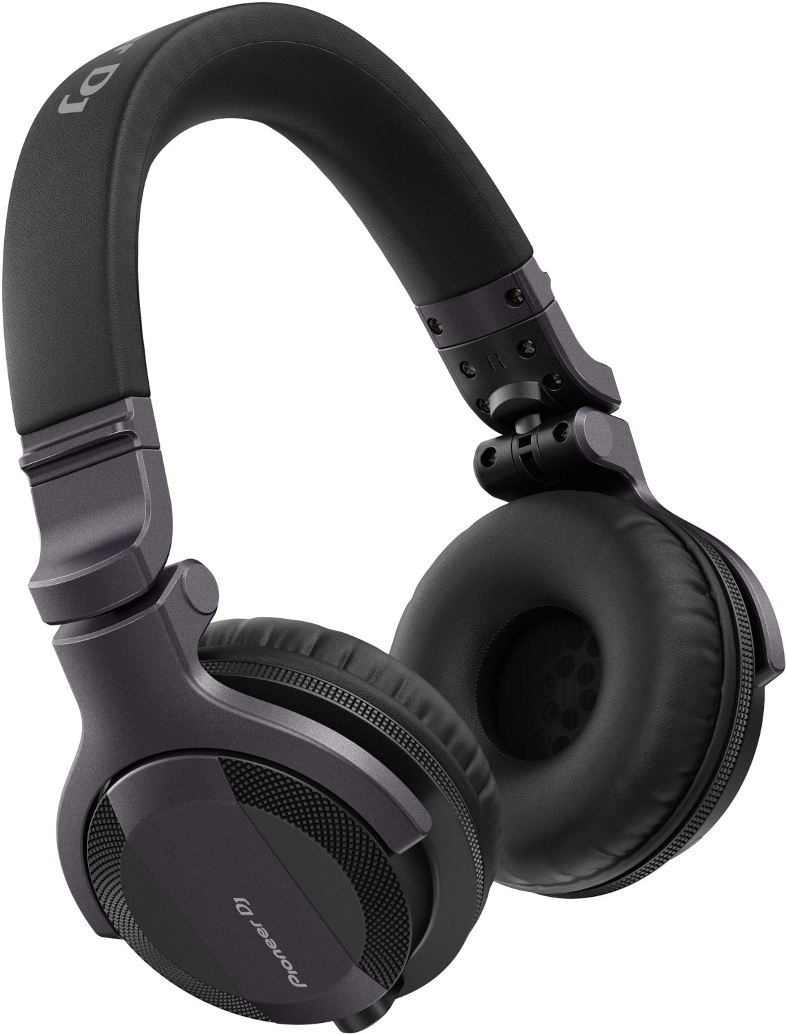 Zwarte koptelefoon op witte achtergrond. Pioneer DJ-logo. De koptelefoon is van het over-ear type.
