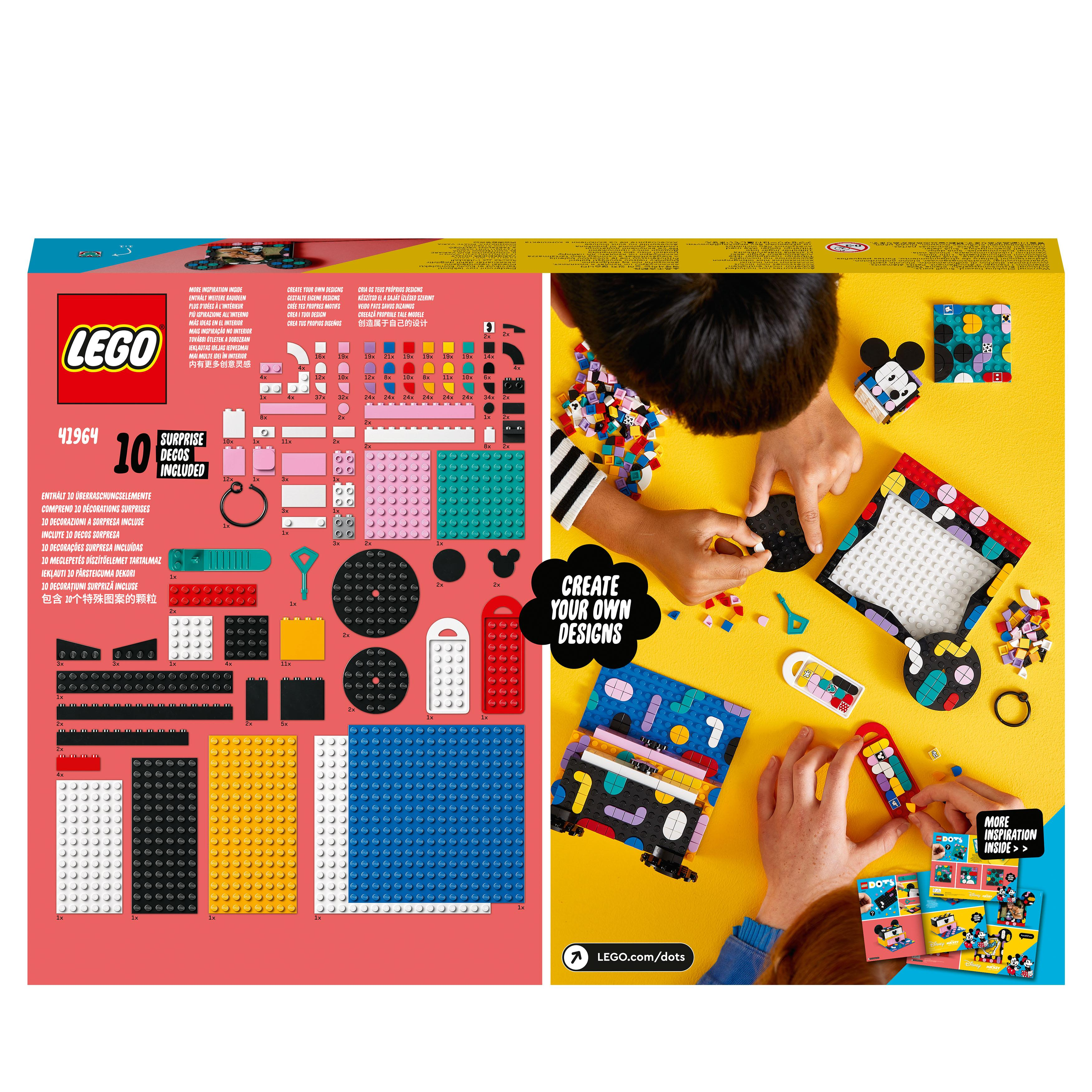 Lego-Box, Lego-Teile, Hände bauen. Micky Maus und Text. Weißer Hintergrund.