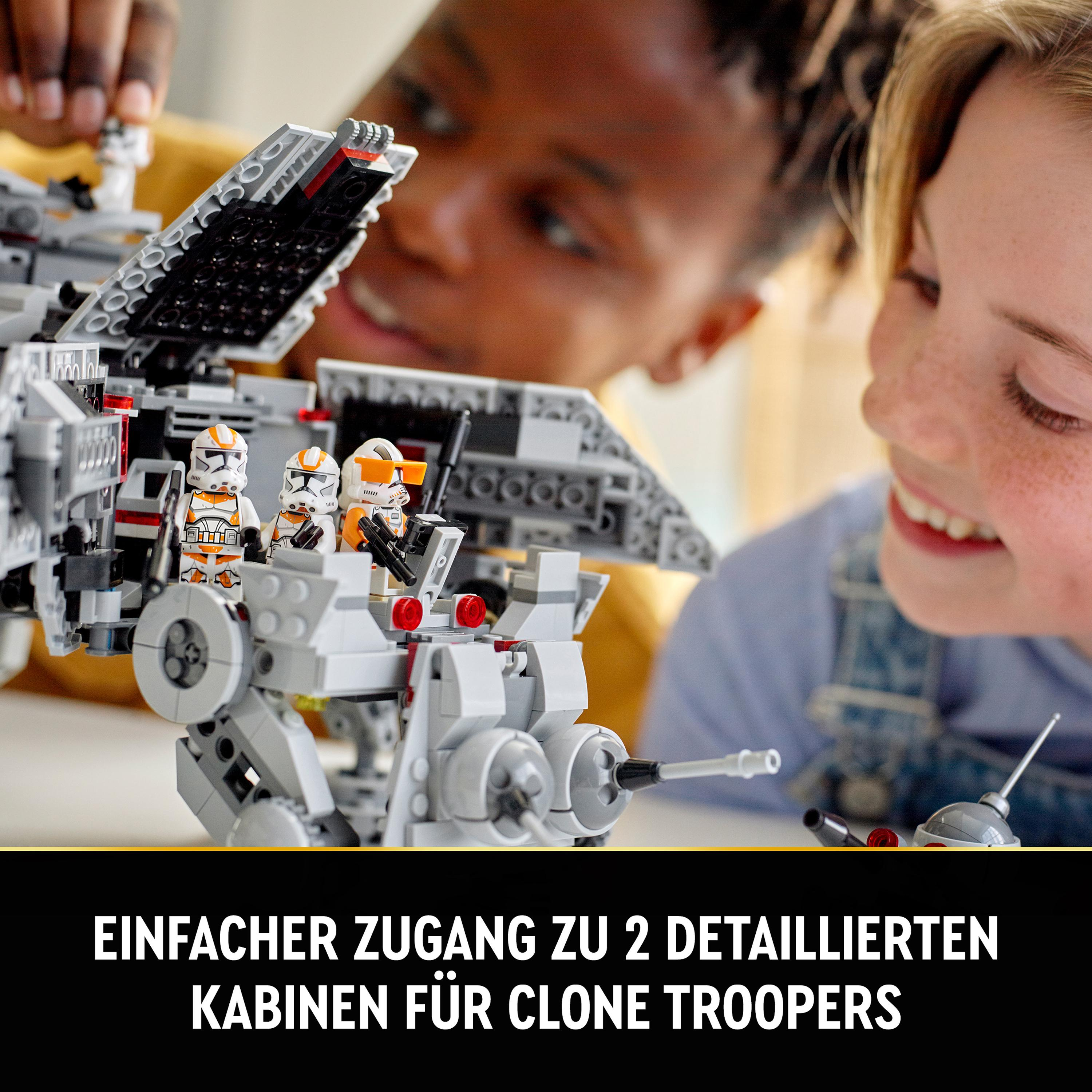 Zwei Kinder bauen einen Lego Star Wars AT-TE Walker. Text sagt einfacher Zugang zu Klon-Trupplern.