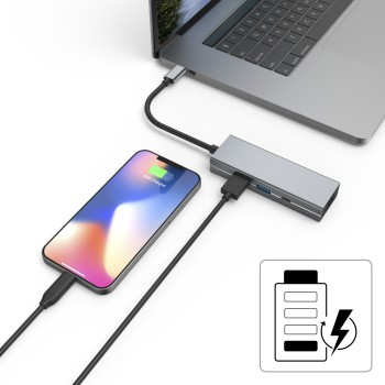 Portátil y teléfono conectados a un concentrador, cargando. Icono de carga de batería visible.