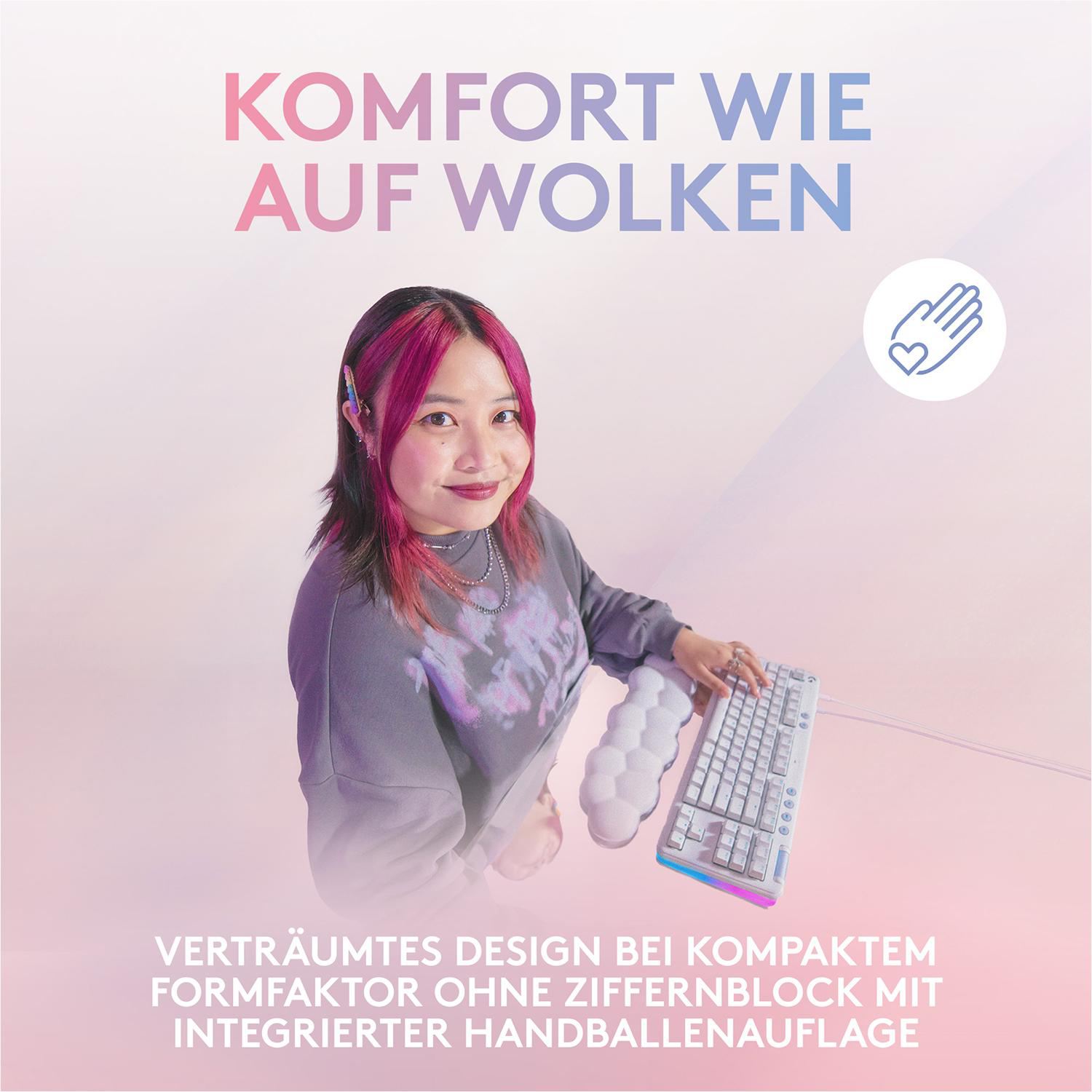 Frau mit pinkfarbenen Haaren und Tastatur. Text in Rosa und Blau: 'Komfort wie auf Wolken'.