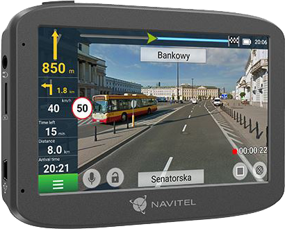 GPS-készülék úttérképpel és navigációs részletekkel. A képernyőn egy busz látható.