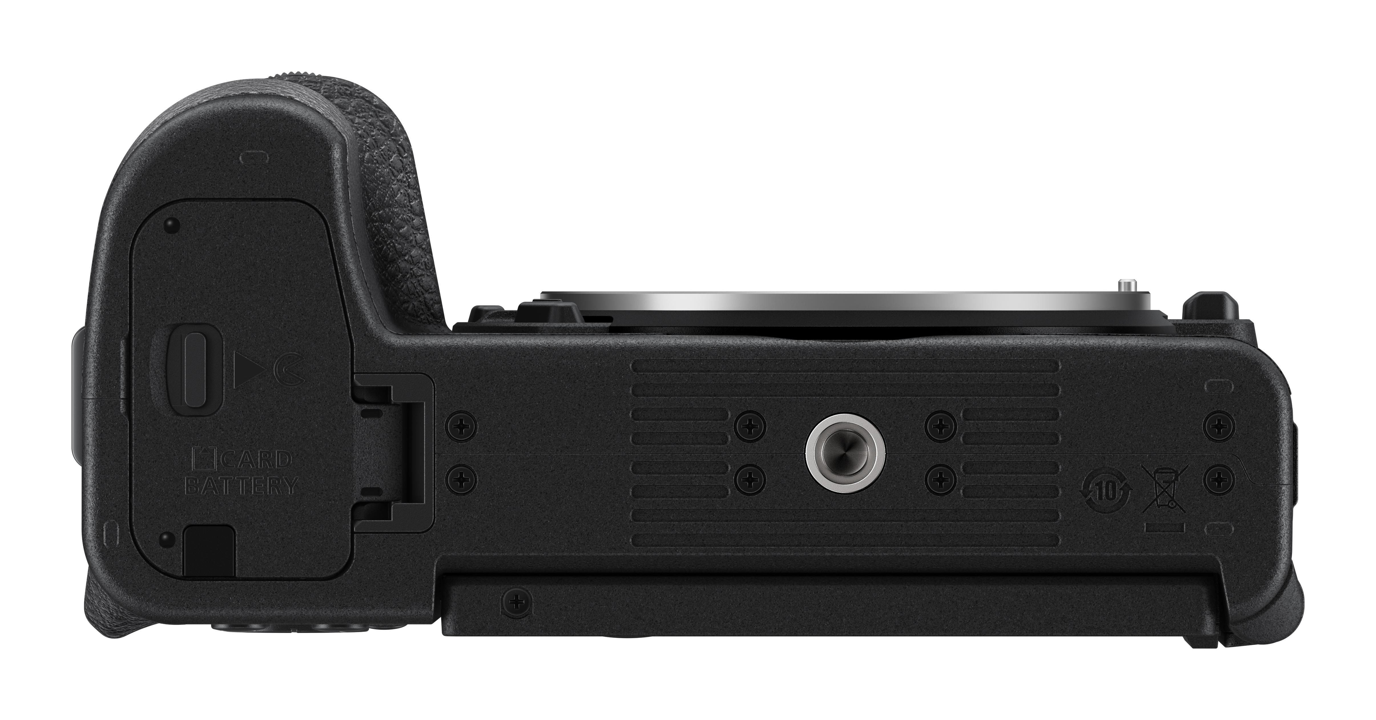 Schwarze Kamera, Seitenansicht. Zeigt das Karten- und Batteriefach.