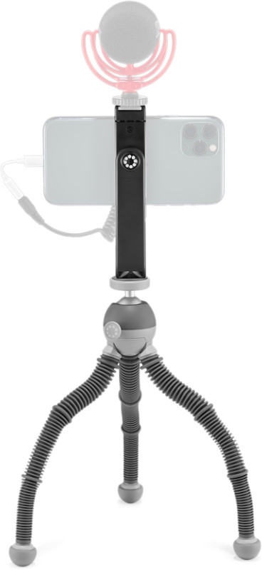 Trépied avec un téléphone et un microphone attachés. Le téléphone est noir, le micro est rouge.