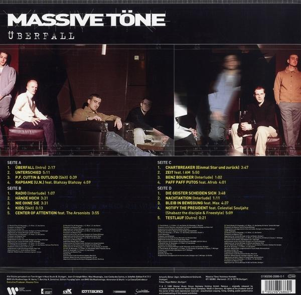 Albumcover mit Bandmitgliedern und Titelliste. Schwarz und Weiß.