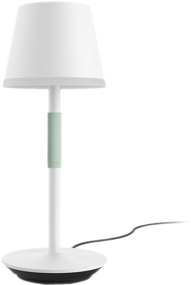 Witte tafellamp met een groen accent. Het heeft een witte kap en een zwarte voet. De achtergrond is wit.