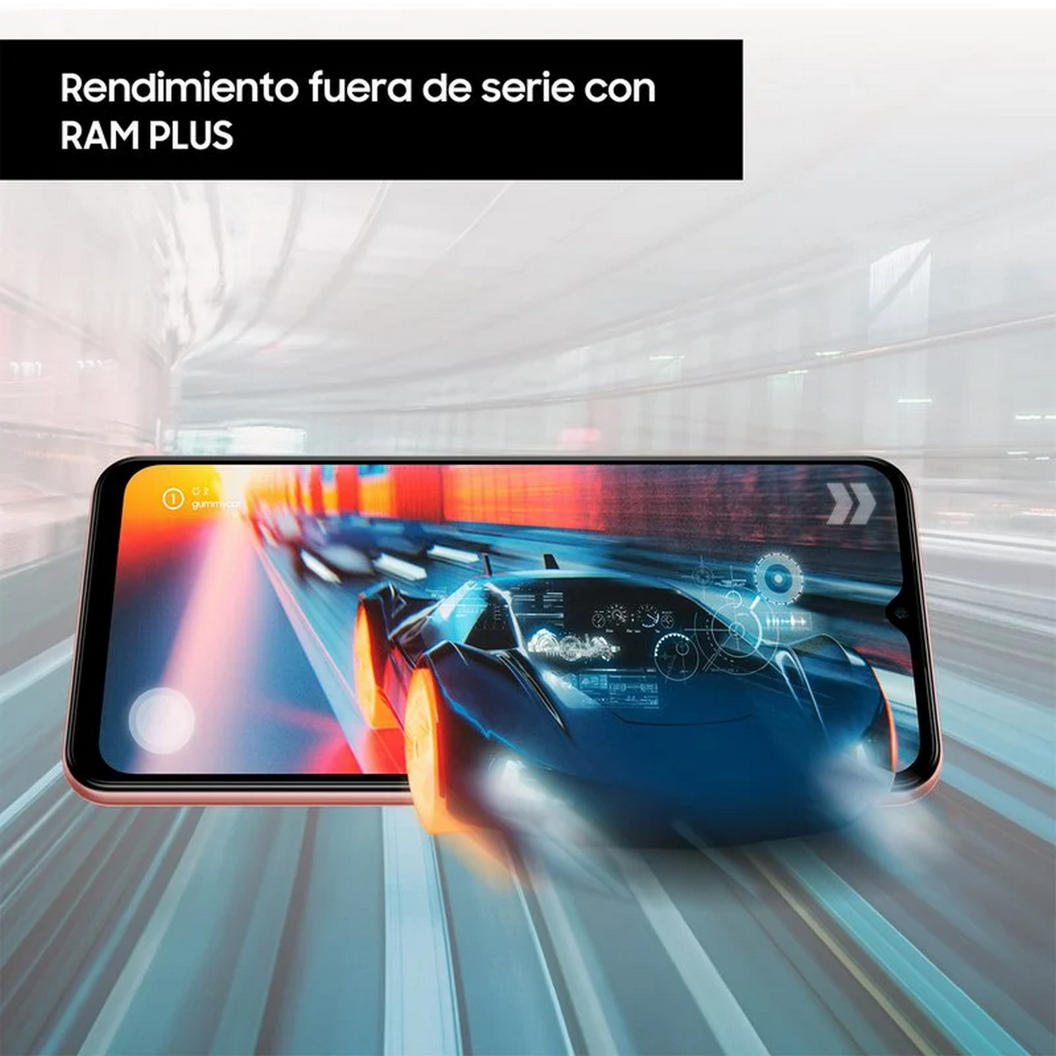 Un teléfono que muestra un juego de carreras de autos, con el texto 'RAM PLUS' arriba.