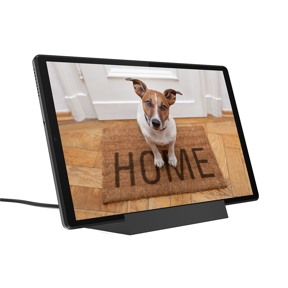 Pantalla de tableta muestra perro en alfombra HOME. Tableta sobre soporte negro.