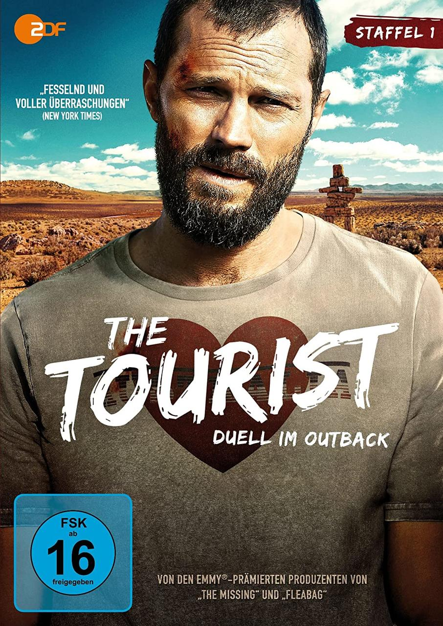 Filmplakat: Mann mit Bart, Titel „The Tourist“. Wüstenlandschaft im Hintergrund.