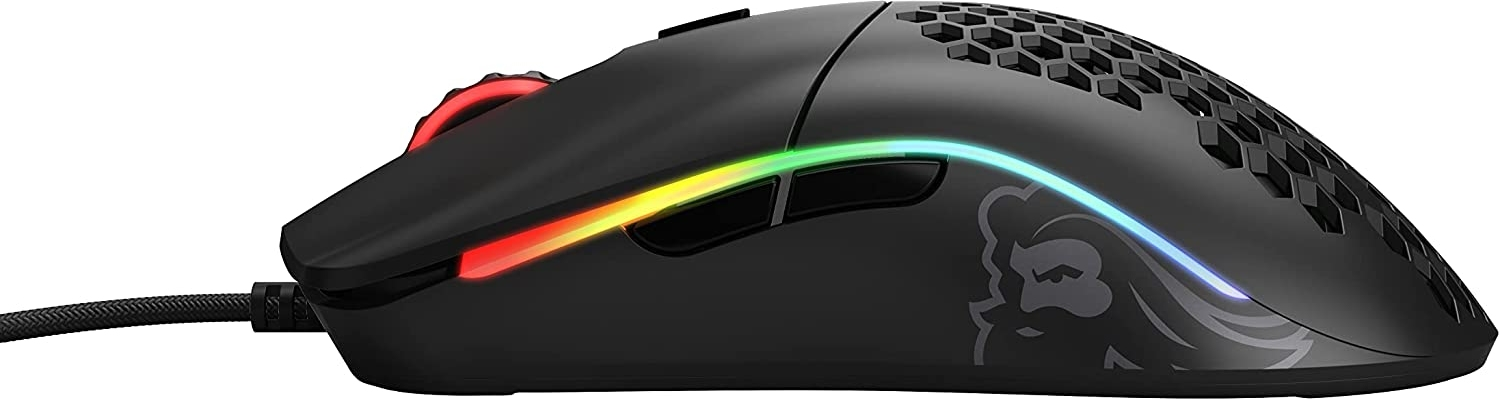 Mouse da gaming nero, vista laterale, con illuminazione RGB e design a nido d'ape.