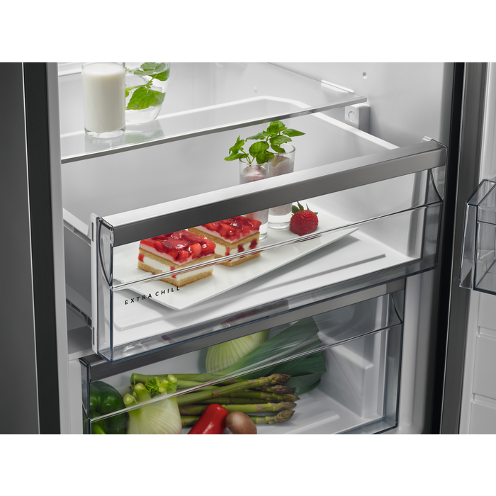 Frigorífico una puerta - AEG RKB638E5MXW, Independiente, MultiFlow, 380 l, 40 dB, Blanco