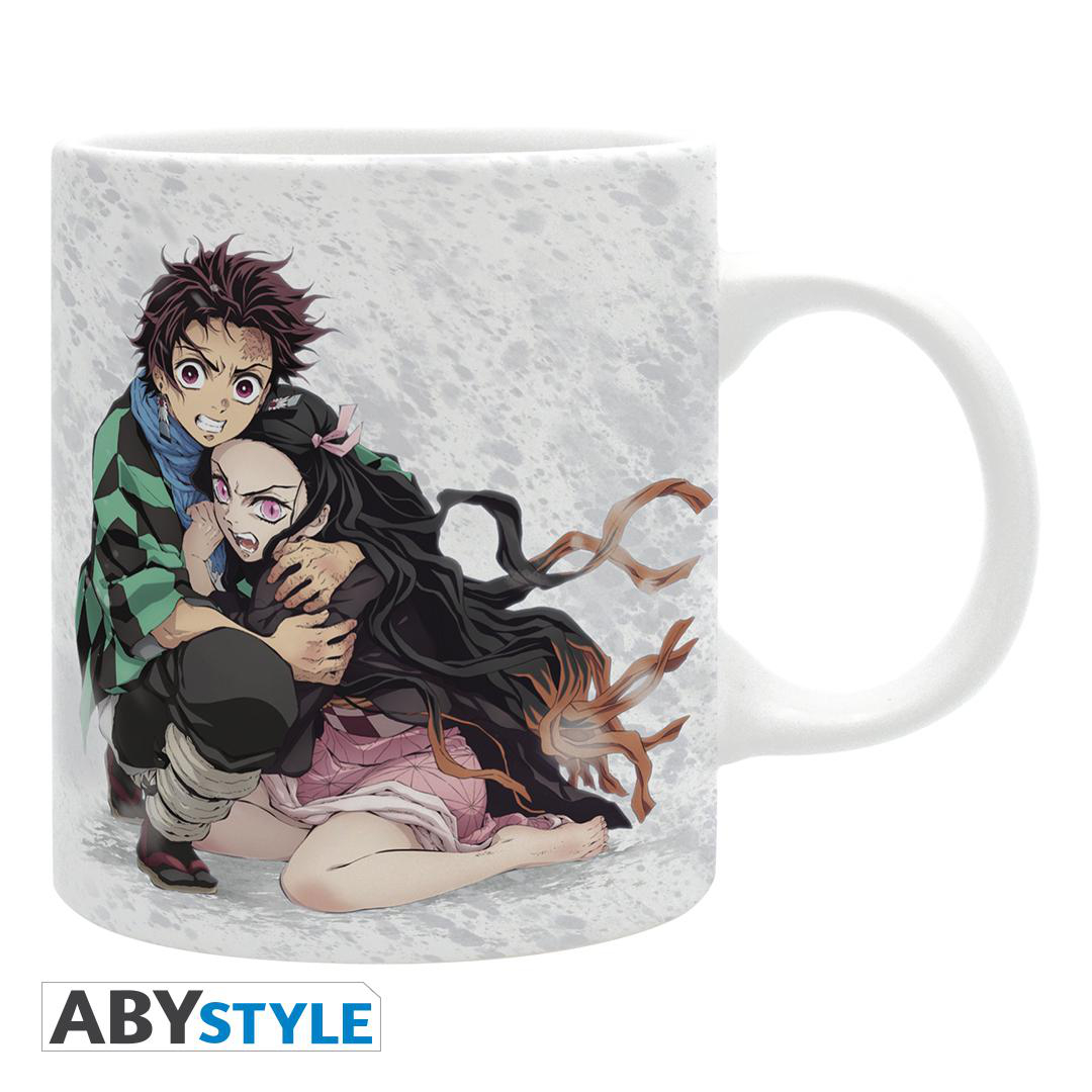 Eine weiße Tasse mit einem bunten Anime-Bild von zwei sich umarmenden Personen. ABYSTYLE steht unten.