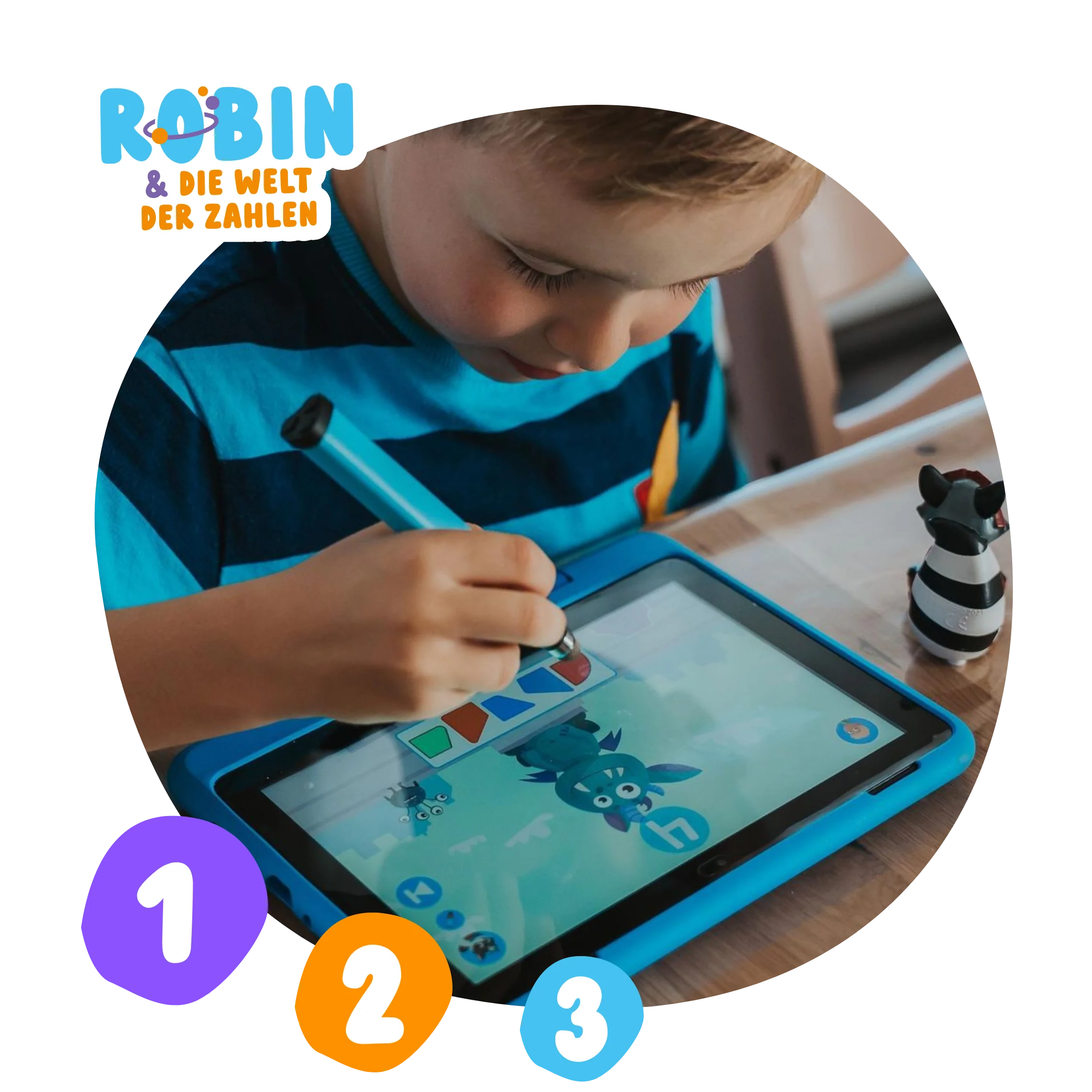 Ein Junge benutzt einen Stift auf einem Tablet, mit den Zahlen 1, 2 und 3 darunter.