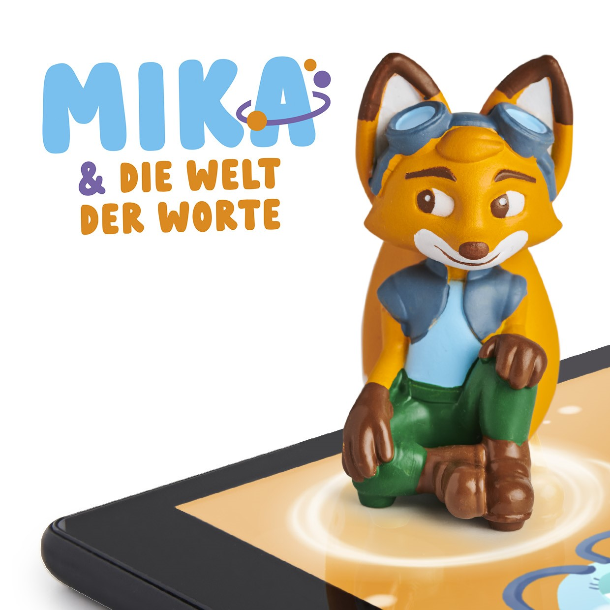 Fuchs-Spielzeug auf einem Tablet. Auf dem Tablet steht 'Mika & Die Welt der Worte'.
