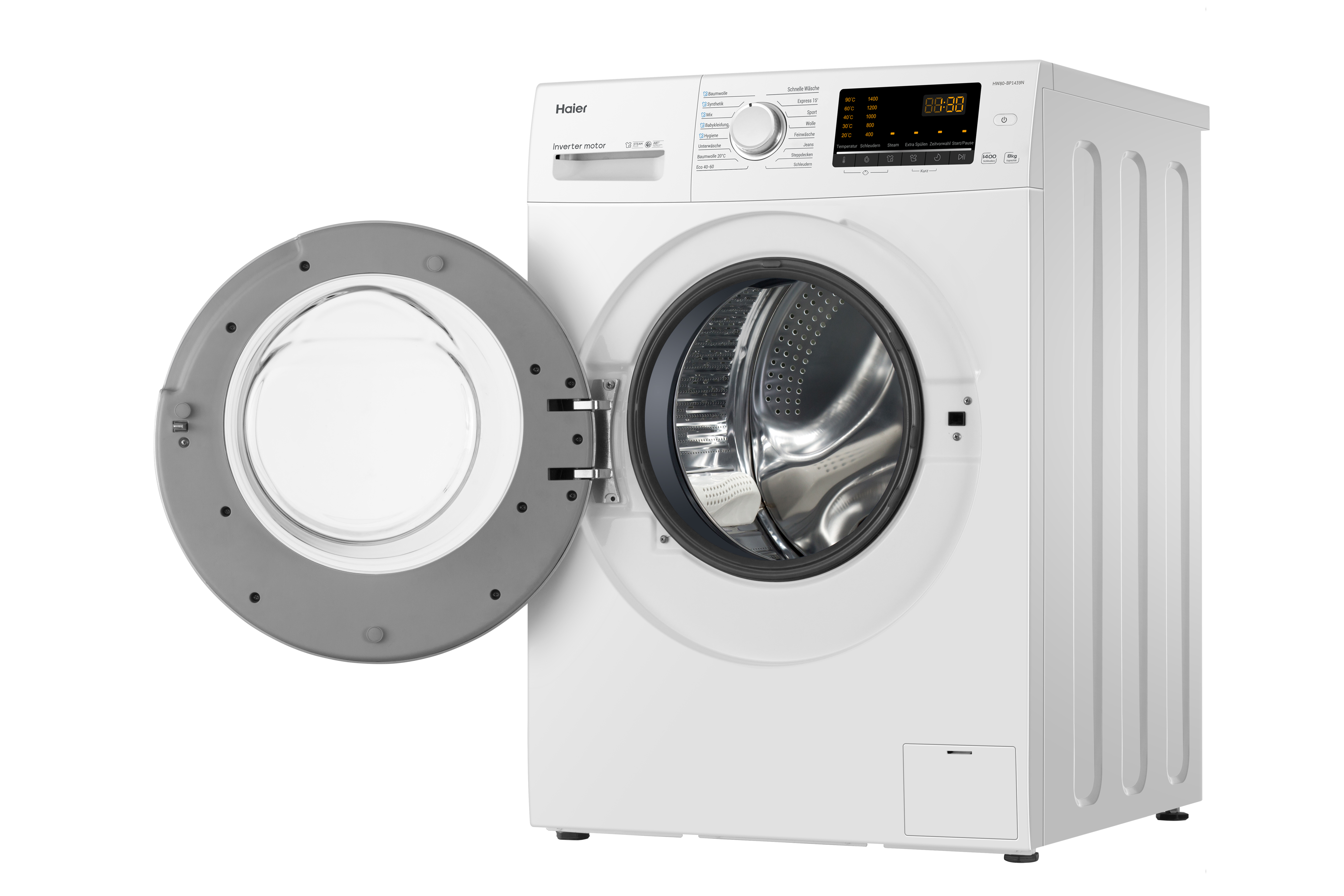 Eine weiße Haier Waschmaschine mit geöffneter Tür. Digitalanzeige zeigt die Zeit. Tasten für verschiedene Waschzyklen sind sichtbar.