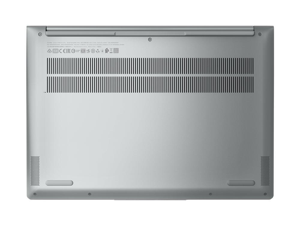 Parte inferior de una laptop plateada que muestra ventilaciones y detalles de tornillos.