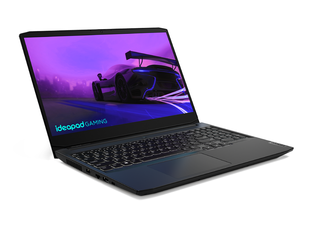Una laptop gamer negra y azul abierta, mostrando una escena de juego de carreras.
