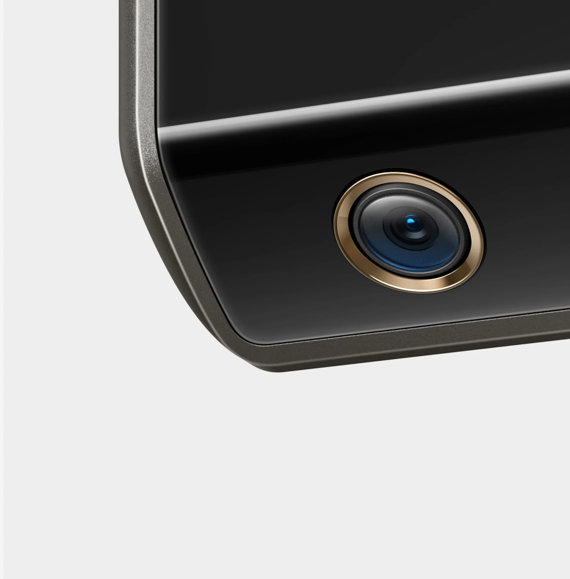 Nahaufnahme einer Kameraecke mit goldenem Ring auf grauem Hintergrund.